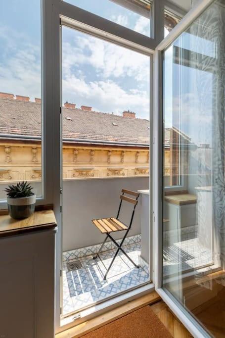 Elegant And Modern In The City Centre Budapest Bagian luar foto