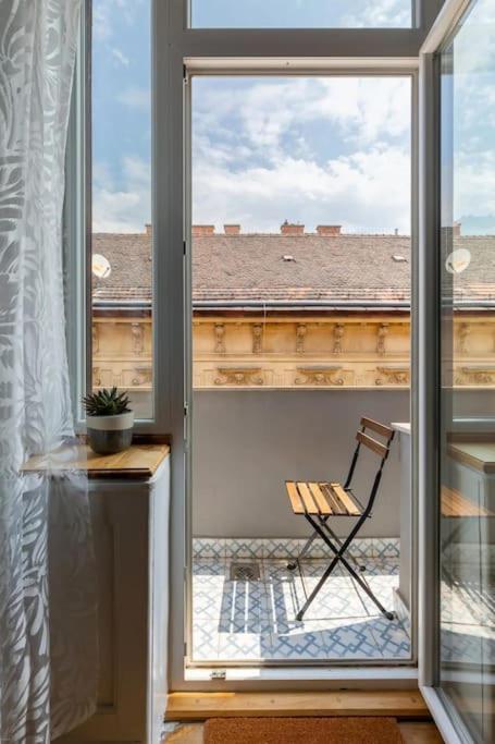 Elegant And Modern In The City Centre Budapest Bagian luar foto