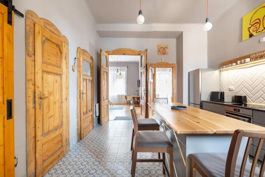 Elegant And Modern In The City Centre Budapest Bagian luar foto
